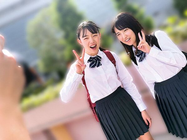 【素人JK】《上京2人組のハメ撮り旅》 記念写真のはずが...！ 口の中には濃厚ザーメン！ フェラチオ記念撮影で口内射精されちゃう♥ 思い出のハメ撮り映像がエロすぎる！