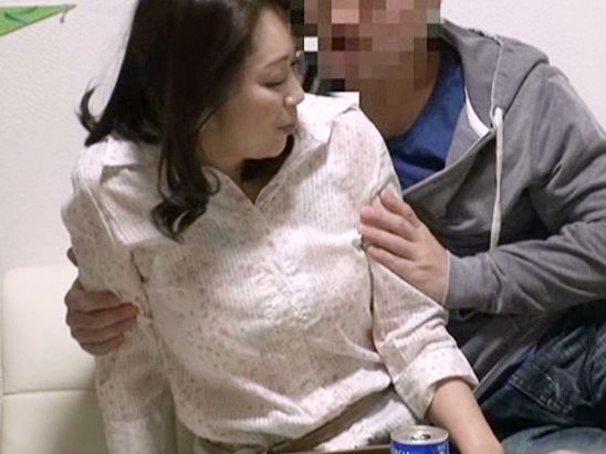 【熟女連れ込みセックス盗撮】人妻はセックスレス欲求不満♡若い男にナンパされ肉棒欲しさに「おばさんだけど」恥じらいつつ性交